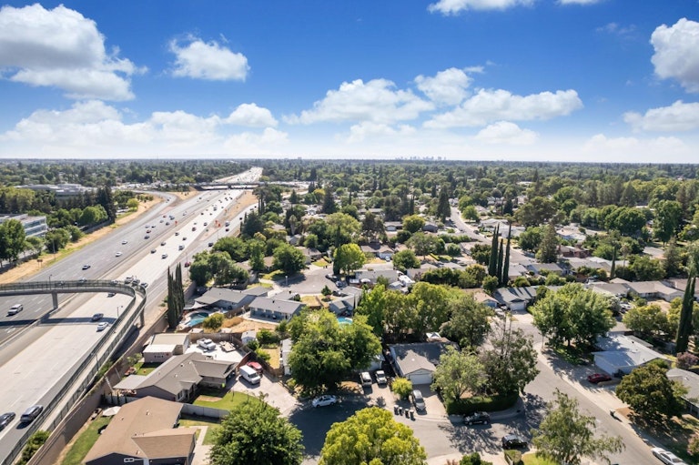 Photo 28 of 28 - 8956 Salmon Falls Dr, Sacramento, CA 95826