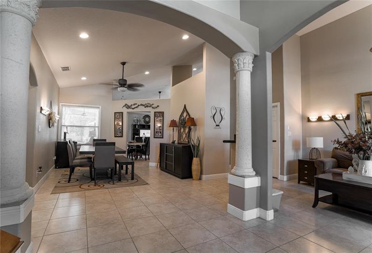 Photo 3 of 21 - 17515 Isbell Ln, Odessa, FL 33556