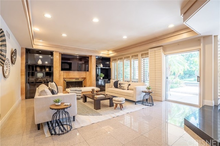 Photo 15 of 72 - 10214 Candleberry Ln, Northridge, CA 91324
