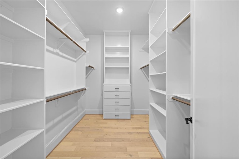Photo 18 of 46 - 1420 Alexander St, Houston, TX 77008