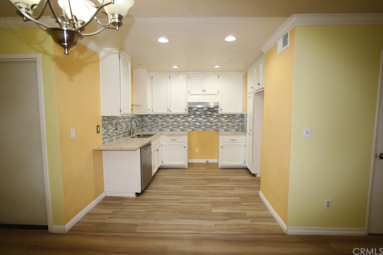Photo 4 of 18 - 19231 Sherman Way #37, Reseda, CA 91335