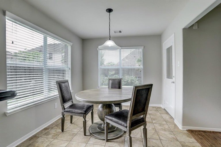 Photo 10 of 32 - 1910 Grandoak Dr, Pearland, TX 77581