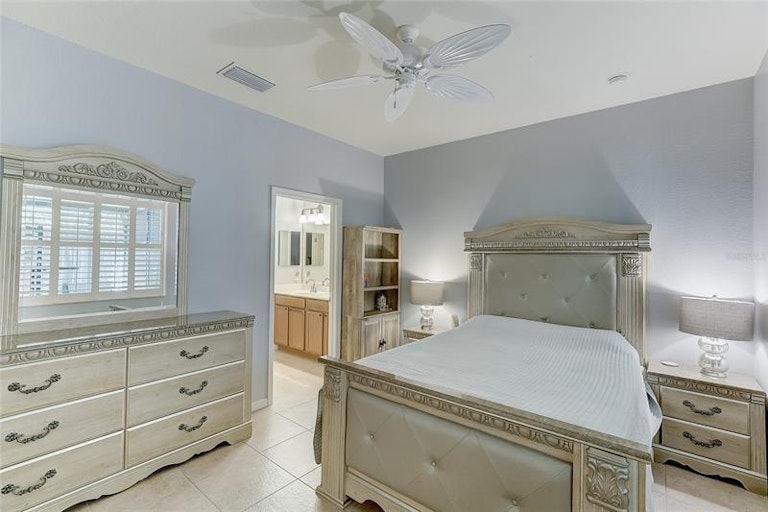 Photo 17 of 51 - 11815 Tempest Harbor Loop, Venice, FL 34292