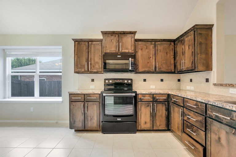 Photo 10 of 26 - 4021 Winter Springs Dr, Fort Worth, TX 76123