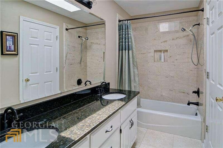 Photo 49 of 78 - 945 Whitehawk Trl, Lawrenceville, GA 30043