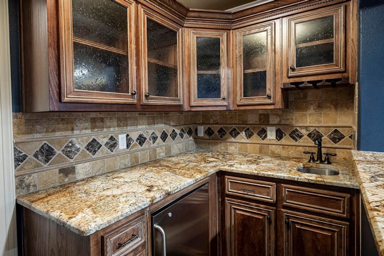 Photo 10 of 40 - 6624 Sondra Dr, Dallas, TX 75214