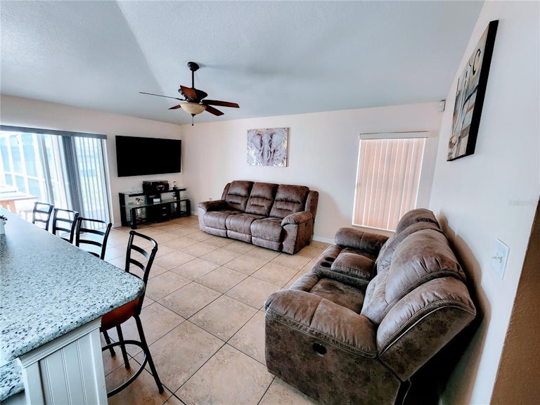 Photo 8 of 34 - 2652 Hawthorne Ln, Kissimmee, FL 34743