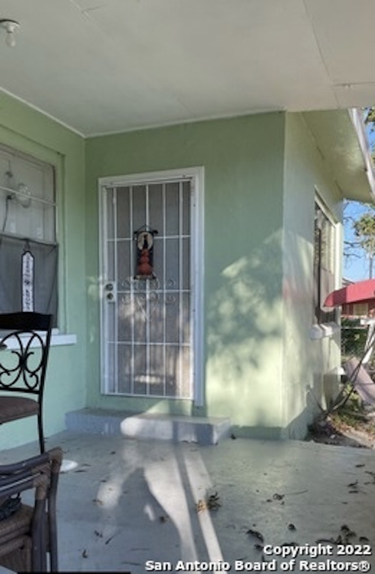 Photo 5 of 17 - 127 Benita St, San Antonio, TX 78210