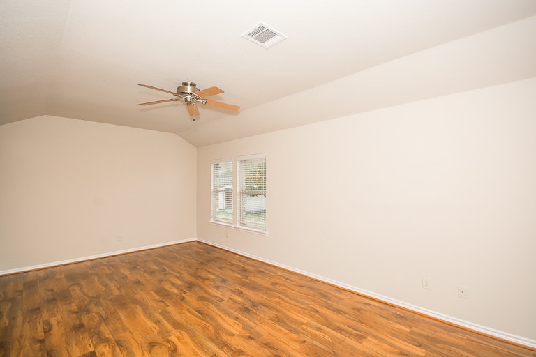 Photo 14 of 27 - 6076 Cedar Glen Dr, Grand Prairie, TX 75052