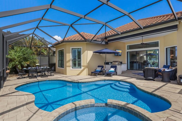 Photo 26 of 45 - 14910 Castle Park Ter, Lakewood Ranch, FL 34202