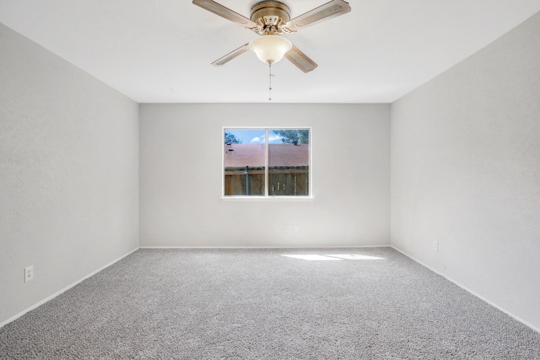 Photo 21 of 25 - 2324 Chinaberry Dr, Bedford, TX 76021