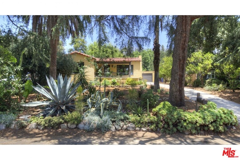Photo 1 of 46 - 589 Athens St, Altadena, CA 91001