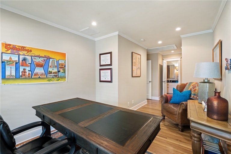 Photo 29 of 39 - 2901 Clearview Dr, Austin, TX 78703