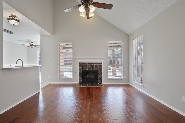 Photo 12 of 25 - 4716 Mount Hood Rd, Fort Worth, TX 76137