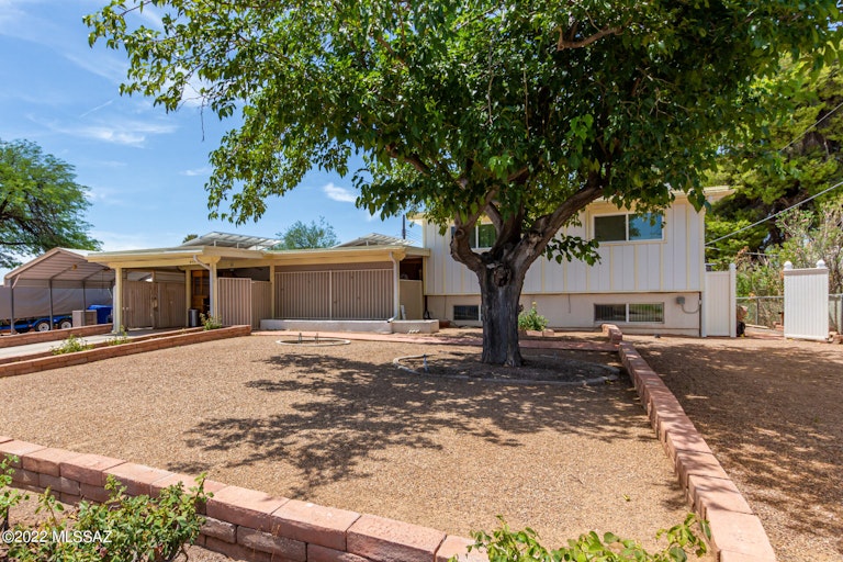 Photo 4 of 45 - 712 S Kenyon Ct, Tucson, AZ 85710