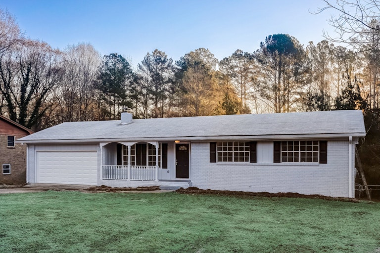 Photo 1 of 28 - 1518 Tanglewood Way NW, Conyers, GA 30012