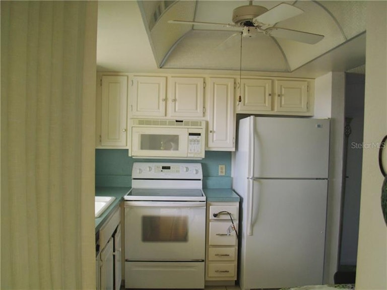 Photo 4 of 22 - 7050 Sunset Dr S #614, South Pasadena, FL 33707