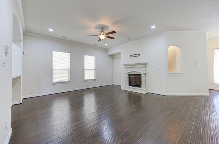 Photo 12 of 34 - 2811 Shadow Woods Ct, Houston, TX 77043