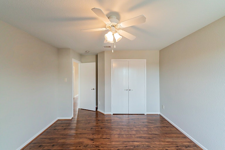 Photo 27 of 39 - 6926 Oleander Grove Way, Houston, TX 77049