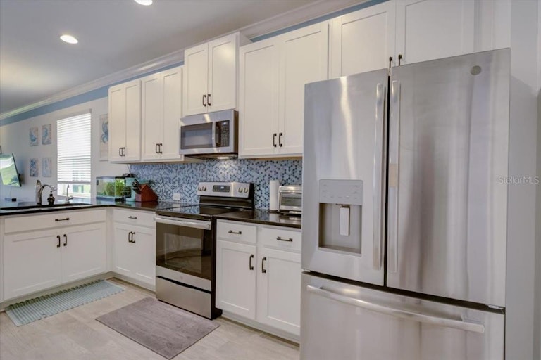 Photo 16 of 38 - 6026 Amberly Dr, Bradenton, FL 34208