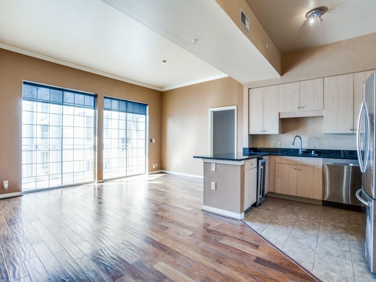 Photo 10 of 33 - 3225 Turtle Creek Blvd #1429, Dallas, TX 75219