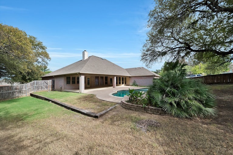 Photo 31 of 32 - 1105 NW Renfro St, Burleson, TX 76028