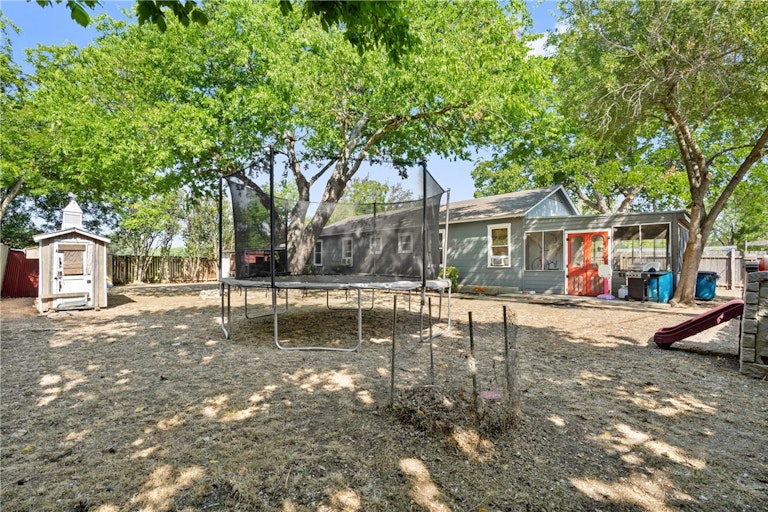 Photo 26 of 28 - 900 Clearfork St, Lockhart, TX 78644