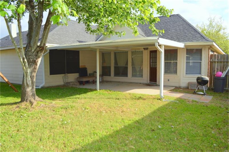 Photo 15 of 17 - 2916 Cambridge Circus, Pearland, TX 77581