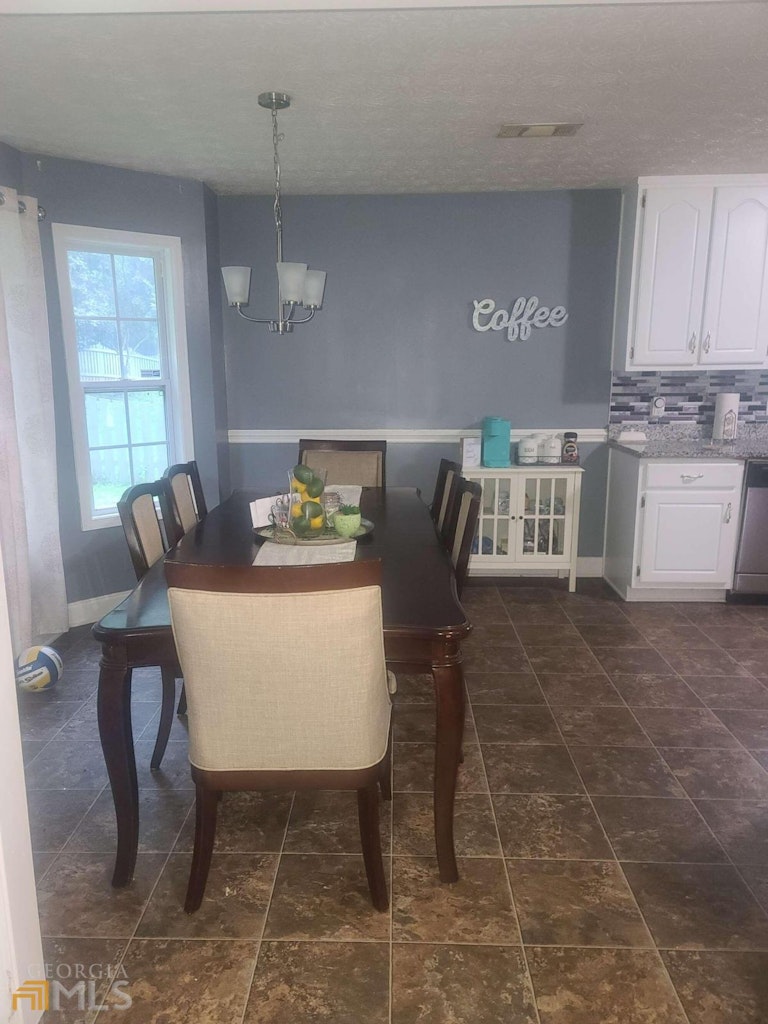 Photo 7 of 20 - 418 Shenandoah Ct, Winder, GA 30680