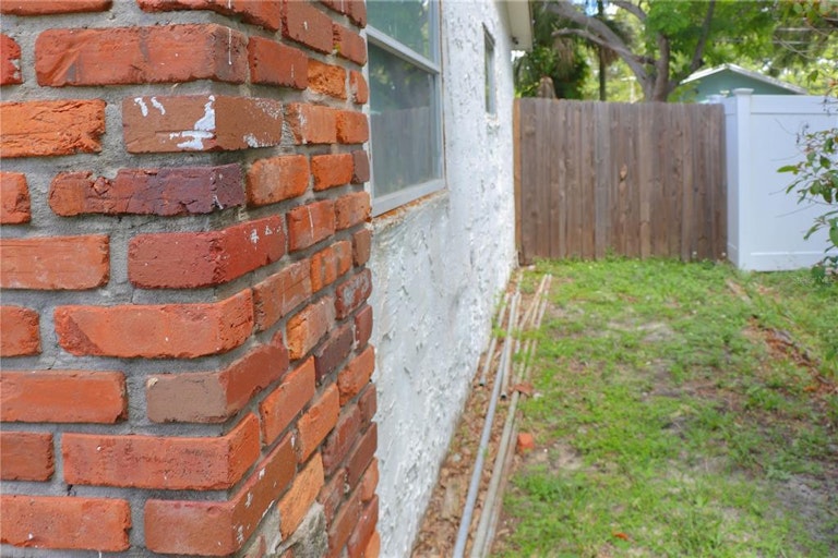 Photo 2 of 26 - 6726 12th St N, Saint Petersburg, FL 33702