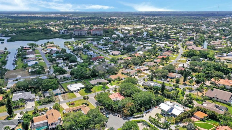 Photo 44 of 45 - 449 S Shore Dr, Osprey, FL 34229