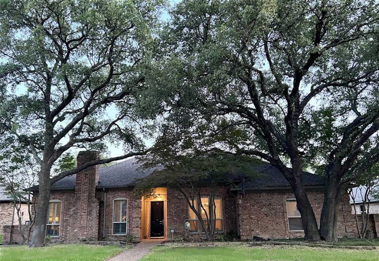 Photo 4 of 40 - 7336 Williamswood Dr, Dallas, TX 75252