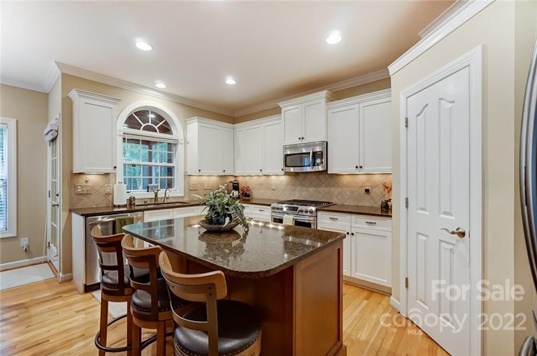 Photo 16 of 47 - 12229 Danielle Christina Ct, Charlotte, NC 28216