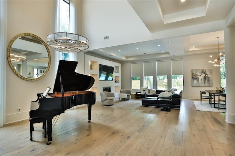 Photo 6 of 41 - 4921 Palmetto St, Bellaire, TX 77401