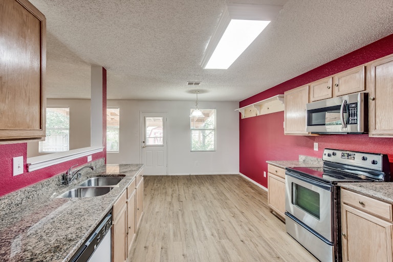 Photo 3 of 26 - 2904 Montague Trl, Wylie, TX 75098