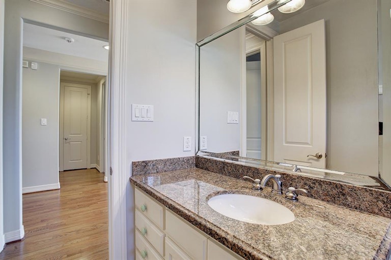 Photo 31 of 49 - 6009 Clyde St, Houston, TX 77007