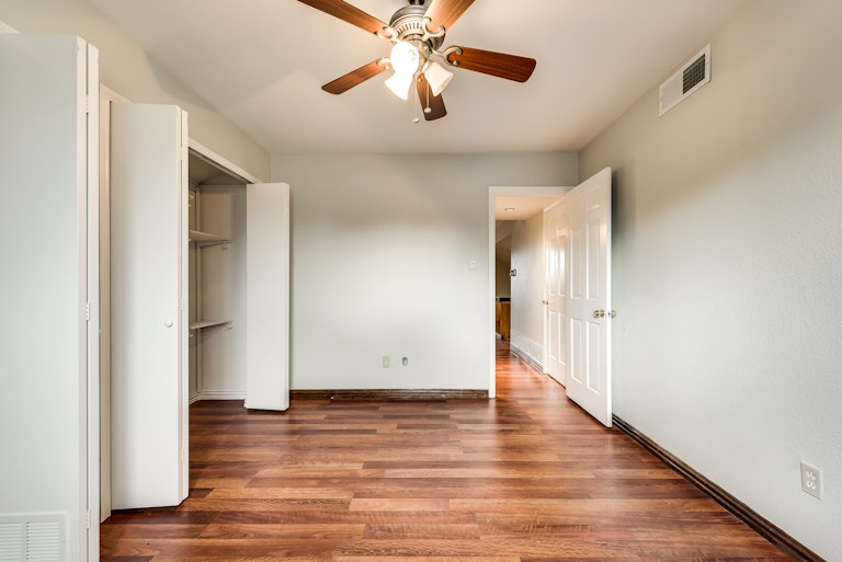Photo 27 of 30 - 3421 Castle Rock Ln, Garland, TX 75044