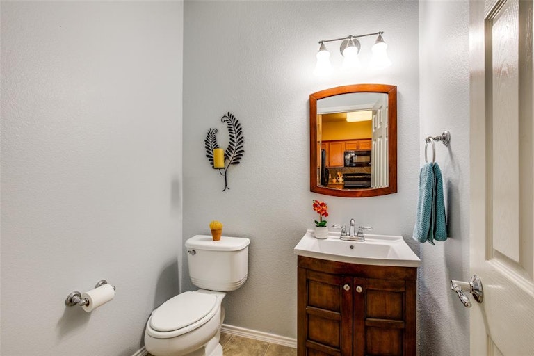 Photo 17 of 24 - 2743 Hyde Park Dr, Grand Prairie, TX 75050