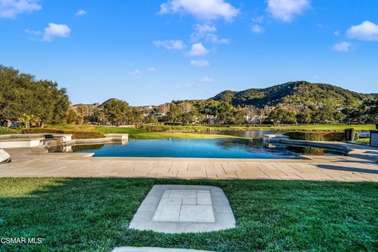 Photo 54 of 80 - 208 W Stafford Rd, Thousand Oaks, CA 91361