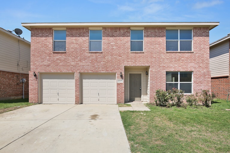 Photo 2 of 36 - 8517 Hawkview Dr, Fort Worth, TX 76179