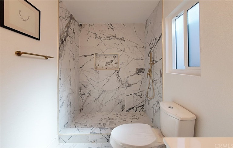 Photo 26 of 35 - 1720 W 59th St, Los Angeles, CA 90047