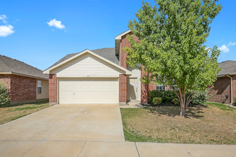 Photo 4 of 25 - 14012 Sand Hills Dr, Haslet, TX 76052