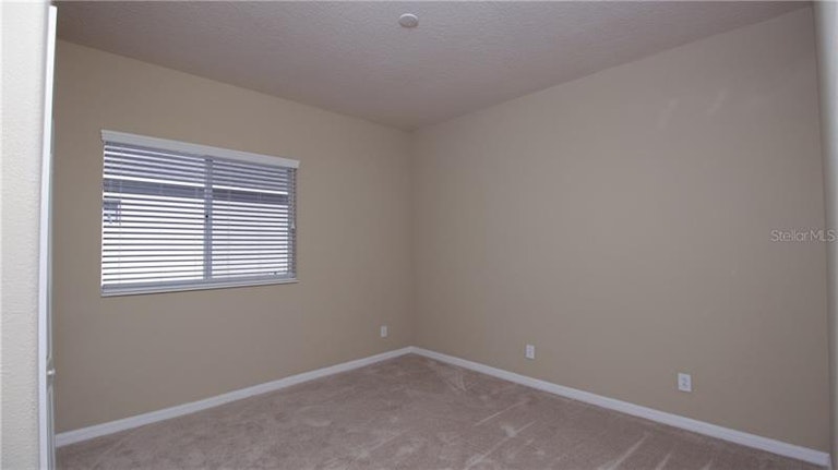 Photo 10 of 25 - 307 Carriage Oak Pl, Seffner, FL 33584