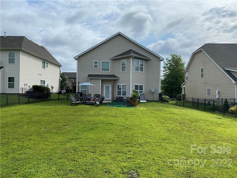Photo 3 of 26 - 1604 Ridge Haven Rd, Waxhaw, NC 28173