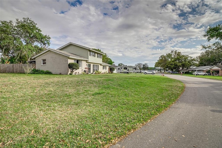 Photo 2 of 33 - 5427 Harbor Dr W, Lakeland, FL 33809