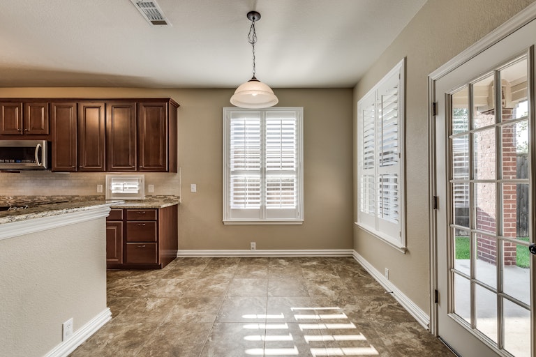 Photo 12 of 32 - 460 Fremont Dr, Rockwall, TX 75087