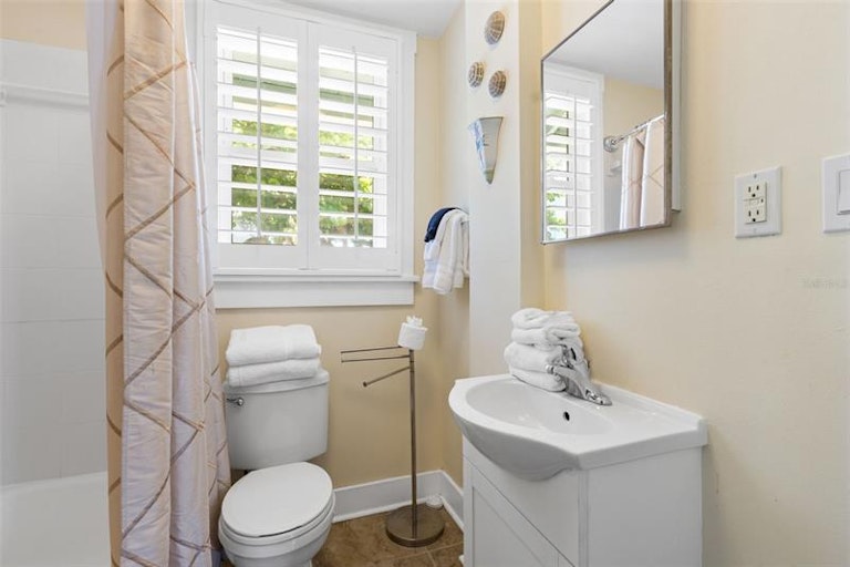 Photo 31 of 52 - 12400 Gulf Blvd #1, Saint Petersburg, FL 33706