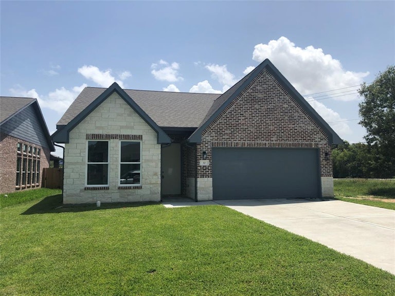 Photo 1 of 30 - 10 N Forrest Ave, La Porte, TX 77571