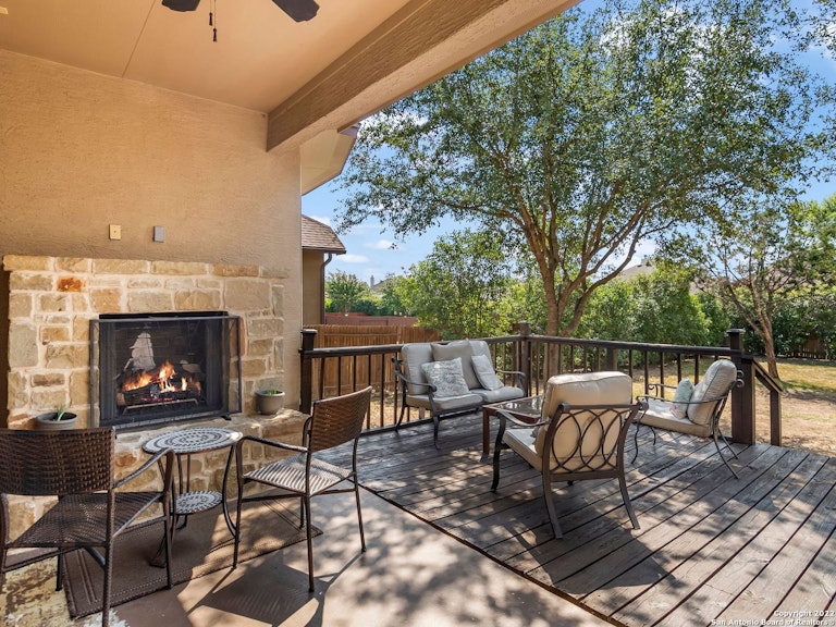 Photo 30 of 38 - 9747 Helotes Hl, Helotes, TX 78023