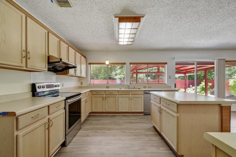 Photo 10 of 27 - 818 Willow Xing, New Braunfels, TX 78130